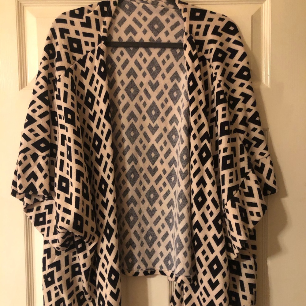 🌟SOLD🌟Francesca’s Winter Kimono